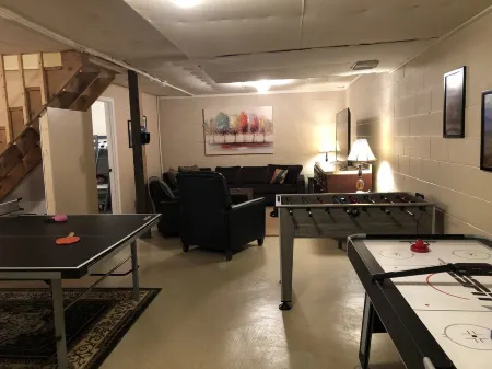 The Blowing Rock Cabin. It’s the Location! 4Br/2BA 5 Mins to Main St Clean/Quiet Отели рядом с достопримечательностью «Мозес Кон Манор»