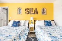 Daytona Beach Oceanfront Complex with 1 Bedroom / 2 Full Baths - Private Pools