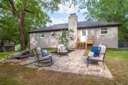 Cozy Suburban Home Near Nashville