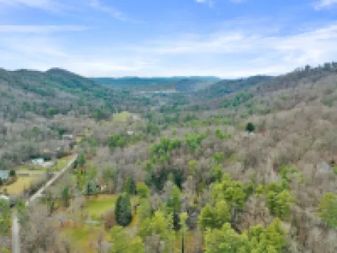 Cozy cottage minutes from downtown Asheville with a countryside feel