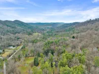 Cozy cottage minutes from downtown Asheville with a countryside feel