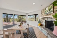 Desert Lux! Peaceful/private+2 minutes from prime Foothills shopping/dining