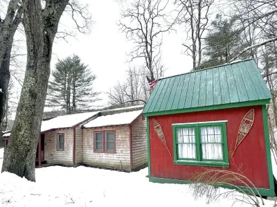 Charming & Cozy River Front Cabin- Close to ski mountains. Ski,Fish,Swim & Hike! Hotels near West Dummerston Covered Bridge