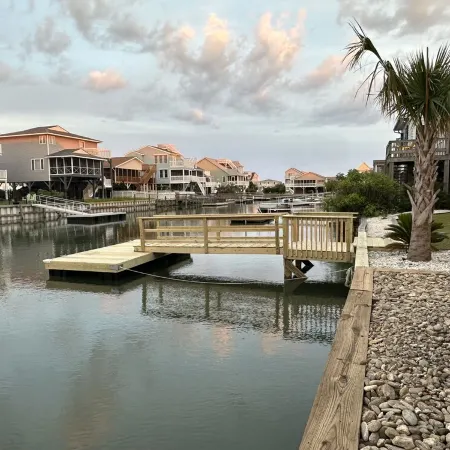 Canal Front + Walk to Beach -Quiet Late Summer Weeks Available