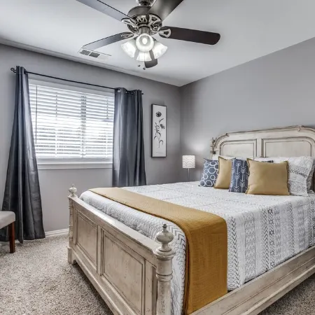Rockwall Lux Retreat💥Pool&Spa💥Covered Patio-5min walk downtown-Parks-Trails-Lake