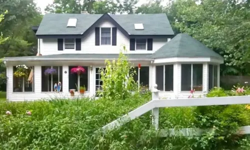 Private Giant Luxury Creekside Home - Serenity