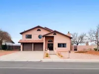 Lake Powell 4 BR, Hot Tub, on Golf Course, Views!