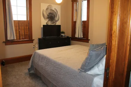 Perfect Rating DT Home! Walk to Beach, Eats and More! 5 Min. to Road America!