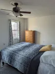 New Construction 3-bedroom townhome 3 queen beds with central AC and WiFi Hotels in 