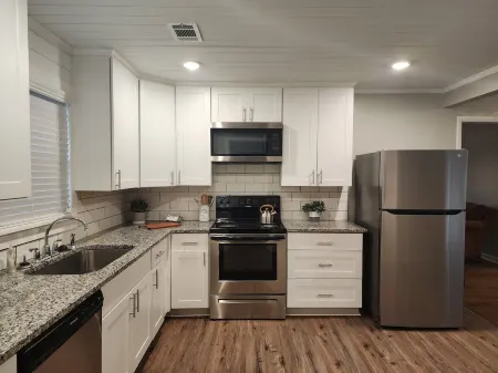 Welcome to the Hollywood of the South!  2 miles from Covington Square.