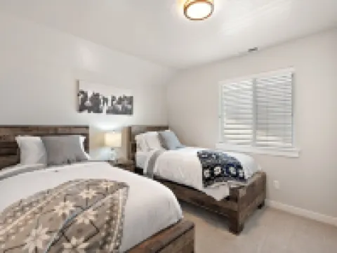 Comfy “Idahome” just minutes from downtown Eagle. A perfect 3BR family gem! Hotels in Eagle