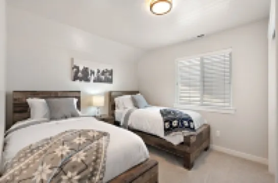 Comfy “Idahome” just minutes from downtown Eagle. A perfect 3BR family gem!