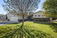 Luxe Paradise-Heated Pool, Spacious, Near Old Town