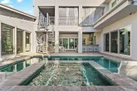 Stunning Luxury Home in Artsy Winter Park featuring Nintendo-Themed Game Room!