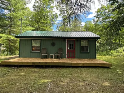 Country cabin for two near Pine Creek within minutes to area attractions!