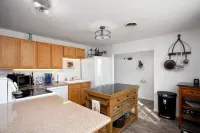 The Little House - Eclectic, Quiet, Pet Friendly Home