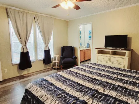 WiFi, Dog Friendly & Linens Provided ~ Lake Gaston