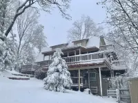 Mountain Retreat- Mid Century Style. Stunning Views. Hot Tub.  On-Site Massage