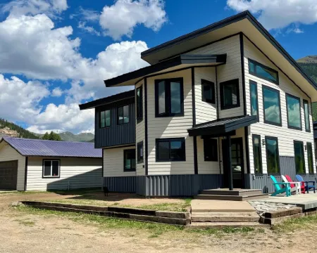 Beautiful Views on the Animas river in Silverton Hotels in Silverton