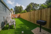 Cottage Row: Leontyne