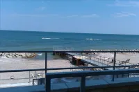 Lakefront Condo #308 2Br/2 BA-Private Beach/Pool. Rent 3/4th Free after 9/15