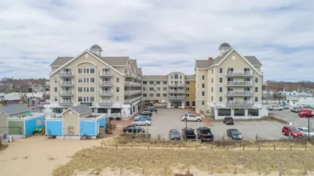 Fabulous beachfront 2 Bedroom Condo in the middle of the action