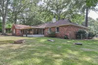 4 Bedroom Retreat — Close to Ft Benning: Modern, Cozy, and Mins to Everything! - 4-نجوم