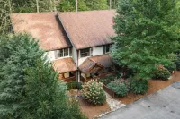 Horsepasture River Townhome- Walk to Amenities and Restaurants!