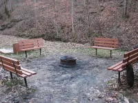 3BR, 2 Bath Cabin with full kitchen, living room, hot tub and spacious backyard.