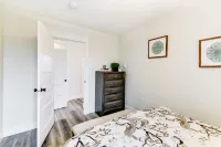 The Pine House: Unit A (near 6th Ave, UPS, UW, and Point Ruston) - balcony