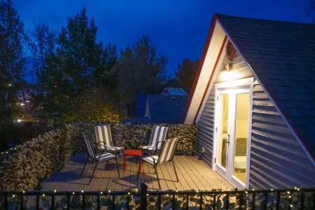 Downtown, beautifully remodeled entire home