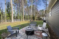 Outdoor Projector, Arcade, Fire Pit, 2 Living Rooms, Fire Pit, and more! Hotels in Snellville