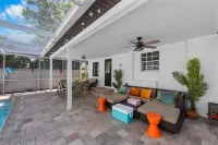Perfect location 6 Bedroom, 4 Bathroom house. GameRoom,HeatedPool. 5min to Beach