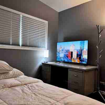 Luxury 4 Bed 2.5 Bath Home near O'Hare Airport Rooms