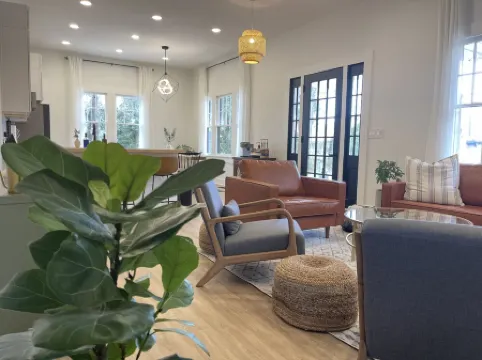 Renovated Dutch Colonial Home in Ocala ❤️ + Pet Friendly