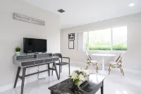 Hot Spa - Super Clean - 8 M Drive to Beach, Restaurants, Nightlife Hotels in Lighthouse Point