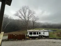 Hocking Hills Luxury Retreat at Pine Creek Villas: Live Oak Villa