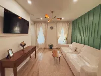 Elegant 3BR/2BA - short walk to the Beach