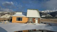 Family friendly cabin close to Yellowstone National Park and Madison River 클리프 레이크 주변 호텔