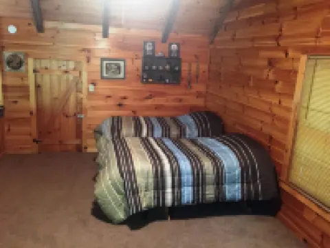 American Indian Decorated Log Cabin On Toccoa River Awaits Your Arrival!