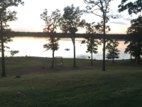 Beautiful Lakefront Home At Sunset Shores