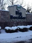 Big Boulder Lake Front Condo/Free WiFi & Parking/Pool/Jacuzzi/Fire Place/Grill