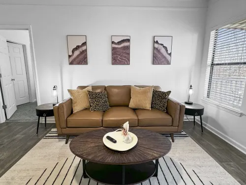 Cozy 2-bedroom apartment with Fiber WiFi, AC in charming Buford private 2 bedroo