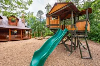 Big Sky Mountain Lodge-Spectacular Views-Hot Tub\GameRoom\Play-Set\Hike To River