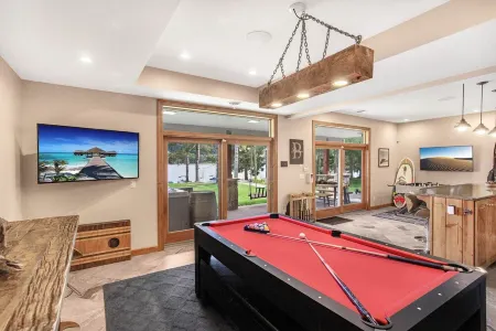 Walking Distance to Wisp. Spacious, 4-bedroom home in the heart of Deep Creek.