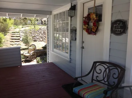 Historic Cottage Downtown