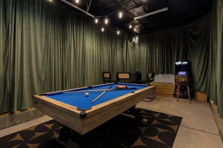 Boho Luxe Stay Game Room, Fire Pit & Playground Отели в г. Уэйк