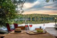 Lakefront Vibe - Motorboat, Kayaks, Fire Pit, Dock