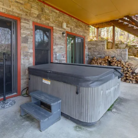 Waterfall View! Large Deck, Hot Tub, Outdoor Fire Pit! Отели в г. Хогбек