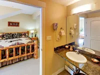 Huge Penthouse w/Great Views Large Deck With Heated Parking
